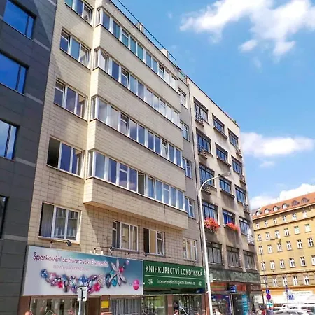 Charming By Museum And Wenceslas Square * Prag