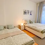 Charming By Museum And Wenceslas Square Apartment *